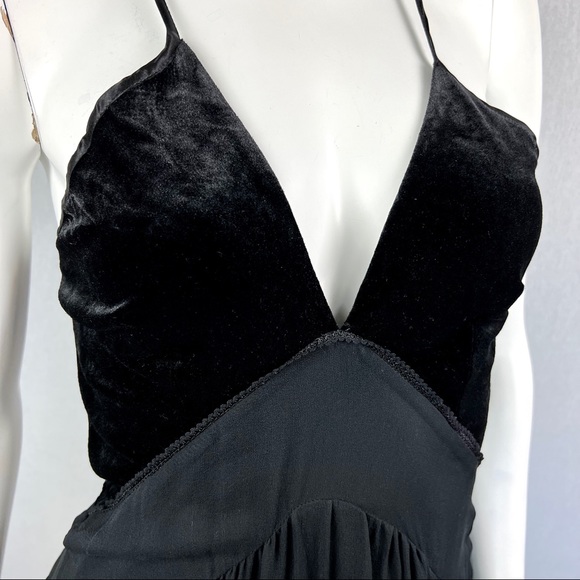 ❗️SOLD❗️NWT Bebe Velvet & Silk Strappy Backless Busty Little Black Mini Dress - Picture 5 of 16